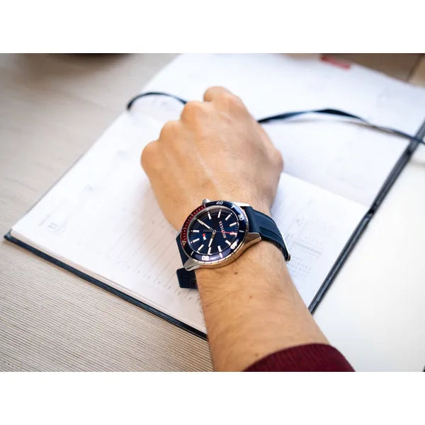 Tommy Hilfiger Logan férfi karóra, kvarc, 43 mm, WR50