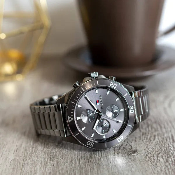 Tommy Hilfiger Larson férfi karóra, szürke rozsdamentes acél, WR50