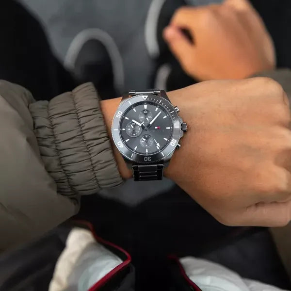 Tommy Hilfiger Larson férfi karóra, szürke rozsdamentes acél, WR50