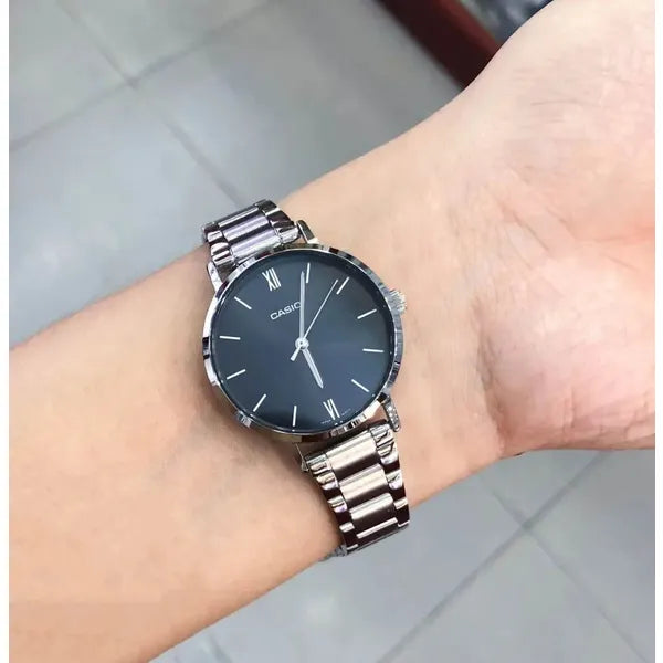 Casio LTP-VT02D-1A női karóra, fekete számlap, acél szíj, WR30, 30 mm