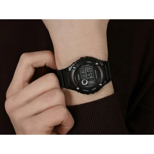Casio W-216H-1AVEF férfi digitális sport karóra, fekete, WR50