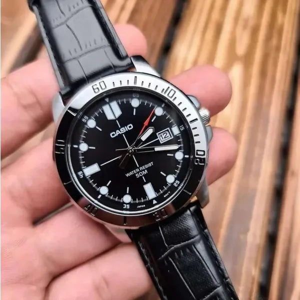 Casio MTP-VD01L-1EV férfi karóra, acél tok, fekete számlap, bőr szíj, WR50