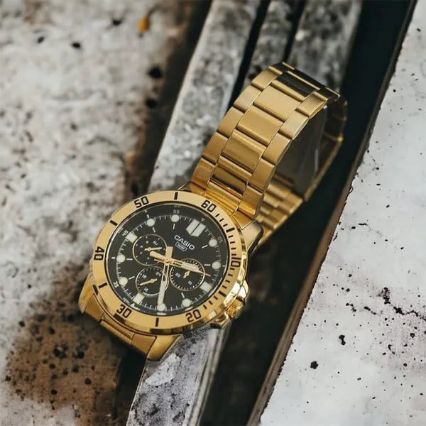 Casio férfi karóra arany nemesacél szíj, fekete számlap, 44 mm