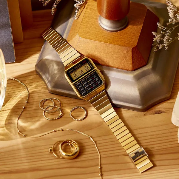 Casio CA-500WEG-1AEF férfi retro kalkulátoros arany digitális karóra, 34 mm