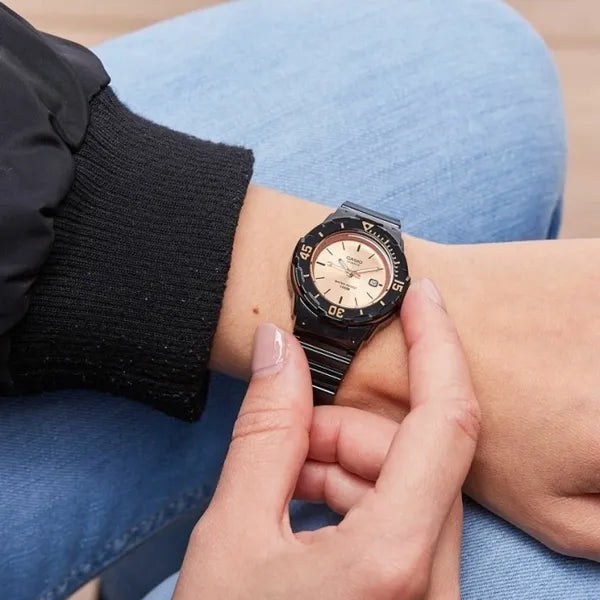 Casio női karóra LRW-200H-9E2VDF, 39 mm, WR100, rózsaarany számlap