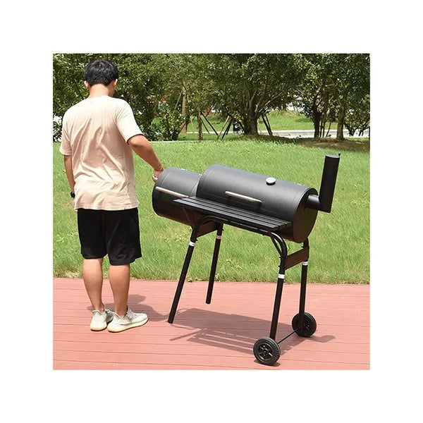 Hordó alakú, nagyméretű faszenes grill füstölővel, hőmérővel és kerekekkel