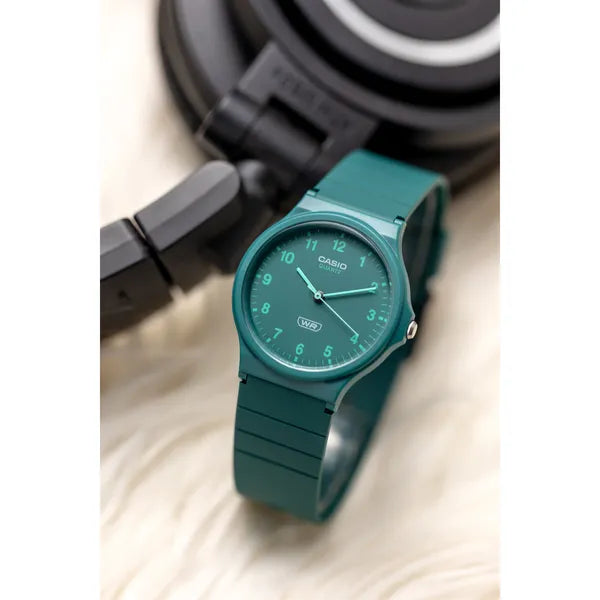 Casio MQ-24B-3BDF uniszex karóra – turkiz műanyag tok 36 mm