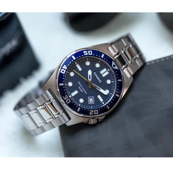 Casio MTD-135D-2A férfi karóra kék számlap, acél szíj, dátum, WR50