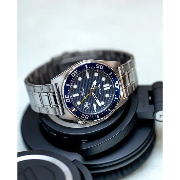Casio MTD-135D-2A férfi karóra kék számlap, acél szíj, dátum, WR50