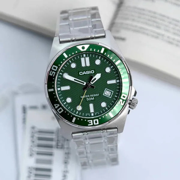 Casio MTD-135D-3A férfi karóra, zöld számlap, acél szíj, 44 mm, WR50