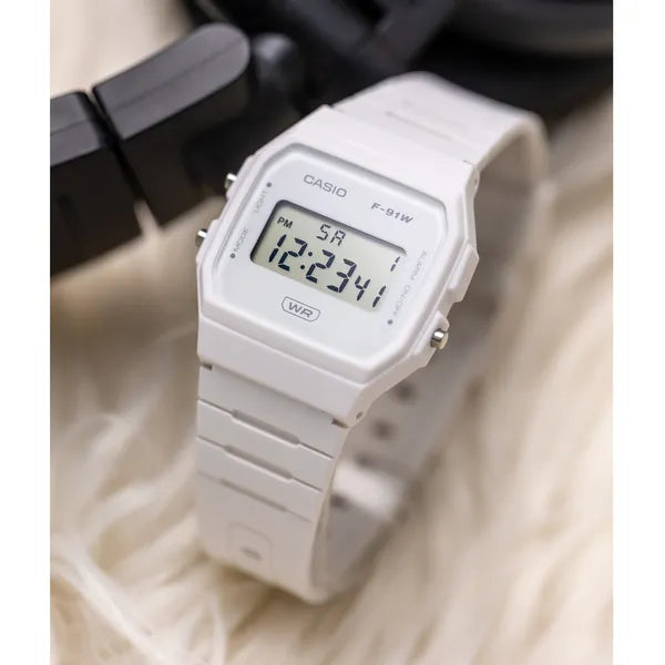 Casio F-91WB-7A férfi digitális karóra, fehér, 38 mm, WR100m, LED