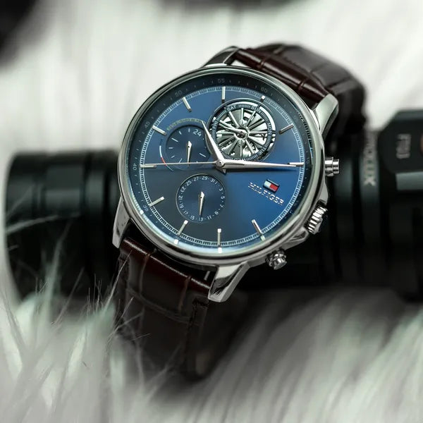 Tommy Hilfiger Steward Open Heart férfi karóra, kék 44 mm, bőrszíj