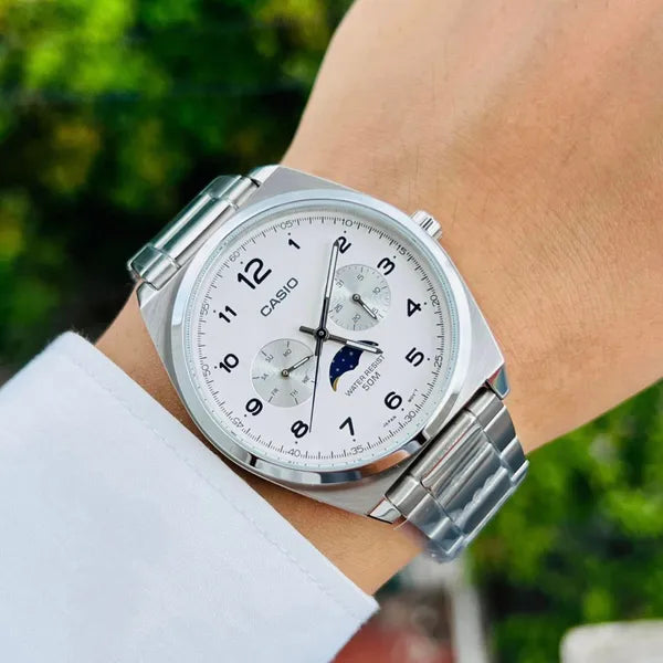 Casio MTP-M300D-7A férfi karóra, acél szíj, fehér számlap, WR50