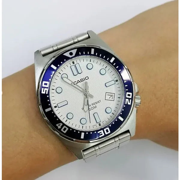 Casio MTD-135D-7A férfi karóra, rozsdamentes acélszíj, fehér számlap, WR50