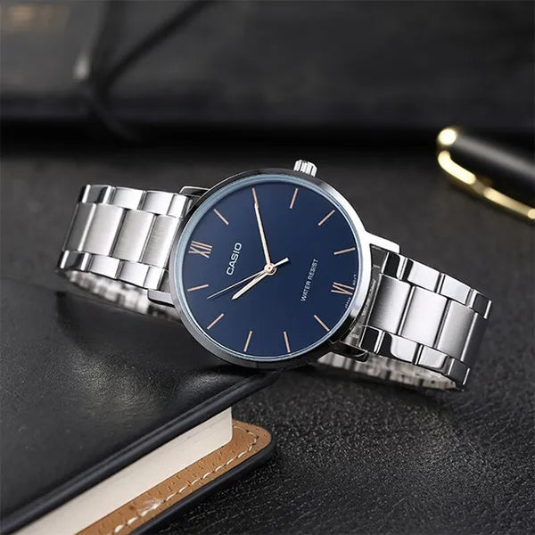 Casio férfi karóra MTP-VT01D-2B, ezüst acél szíj, 40 mm, kék számlap