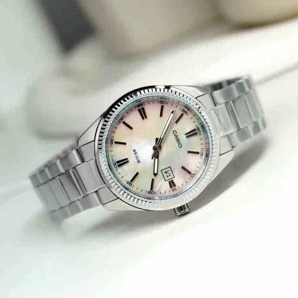 Casio LTP-1302DS-4AVDF női karóra acél szíjjal, gyöngyház rózsaszín, WR30
