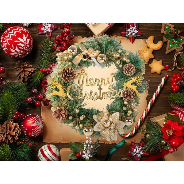 Karácsonyi ajtókoszorú 40 cm – fenyőtoboz, díszgömb, beltéri-kültéri