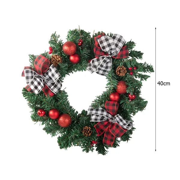 Karácsonyi dekor fenyőkoszorú 40 cm – tobozokkal és gömbökkel