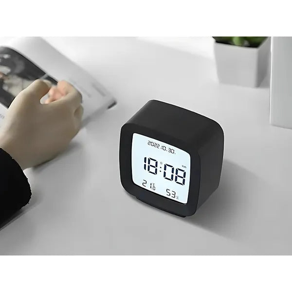 Fekete vezeték nélküli LCD ébresztőóra hő- és páratartalom-mérővel, szundival