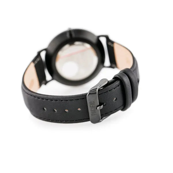 Pacific Close női kvarc karóra, fekete bőr szíj, 40 mm, fekete/ezüst
