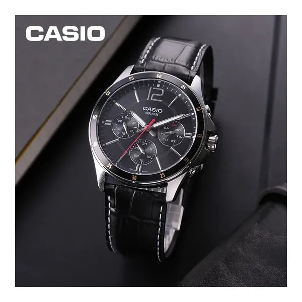 Férfi Casio kvarc karóra fekete bőrszíjjal, fekete számlap, 44 mm, 50 m