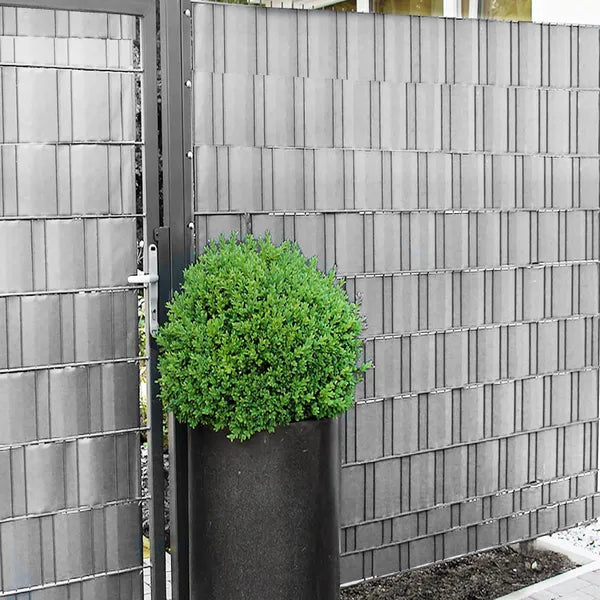 Kerítés takarószalag, világosszürke PVC, 19 cm×35 m, 450 g/m², 20 klipsszel