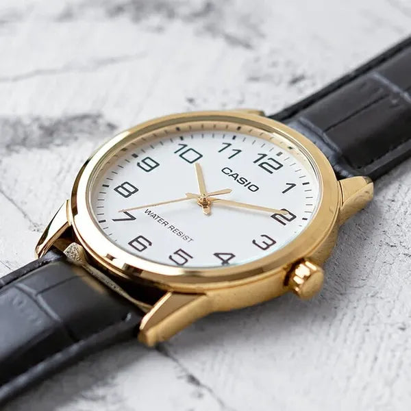 Casio MTP-V001GL-7B férfi karóra – arany tok, fekete bőrszíj, 38 mm