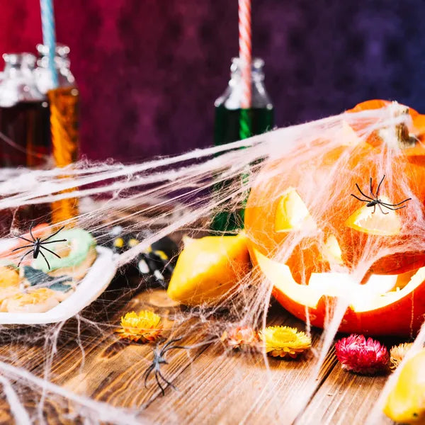 Fehér halloween pókháló dekoráció 2 pókkal, 20 g poliészter