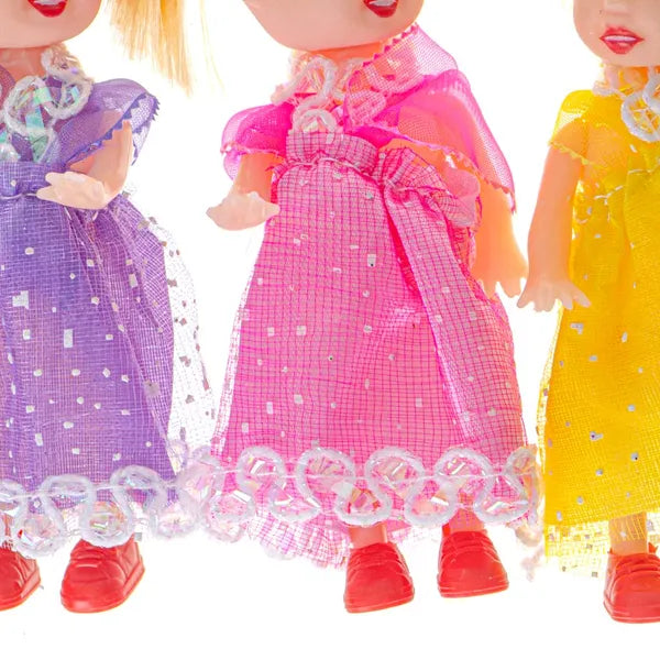 Mini babaház baba készlet, 3 darab, 10 cm, színes ruhákkal