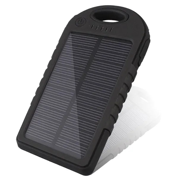 Fekete 5000 mAh napelemes powerbank, LED zseblámpával, 2×USB, vízálló