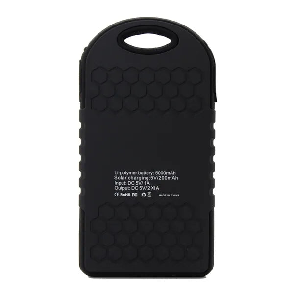Fekete 5000 mAh napelemes powerbank, LED zseblámpával, 2×USB, vízálló