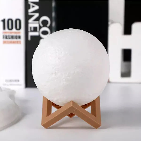 Mini LED holdlámpa, 8 cm, hideg fehér fény, elemes, fa talppal