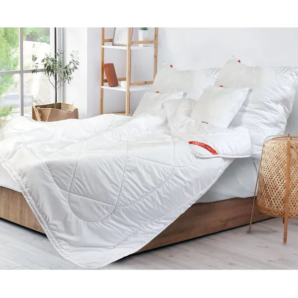 Négyévszakos antiallergén fehér mikroszálas steppelt paplan 200x220 cm