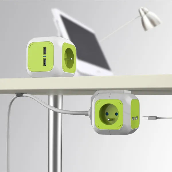 MagicCube kockaelosztó 4 földelt aljzattal, 2 USB porttal, 1,4 m kábel